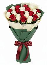 Букет Микс из красных и белых роз в Мордвес