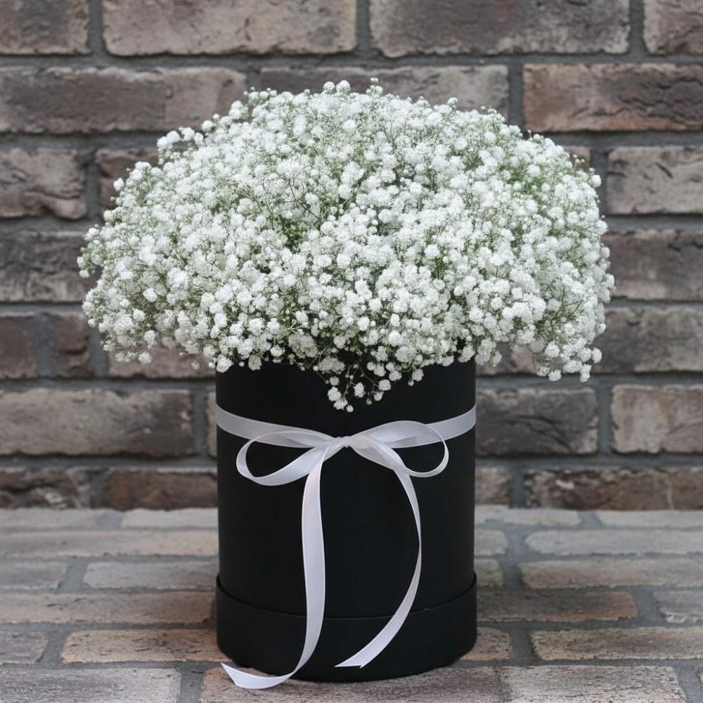 Цветочная композиция из Гипсофила в шляпной коробке в Мордвес