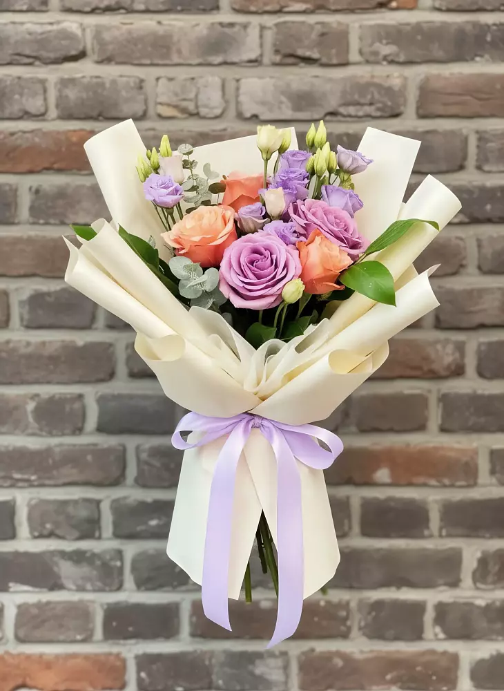 Букет цветов из: Лизиантусы и Розы в Мордвес