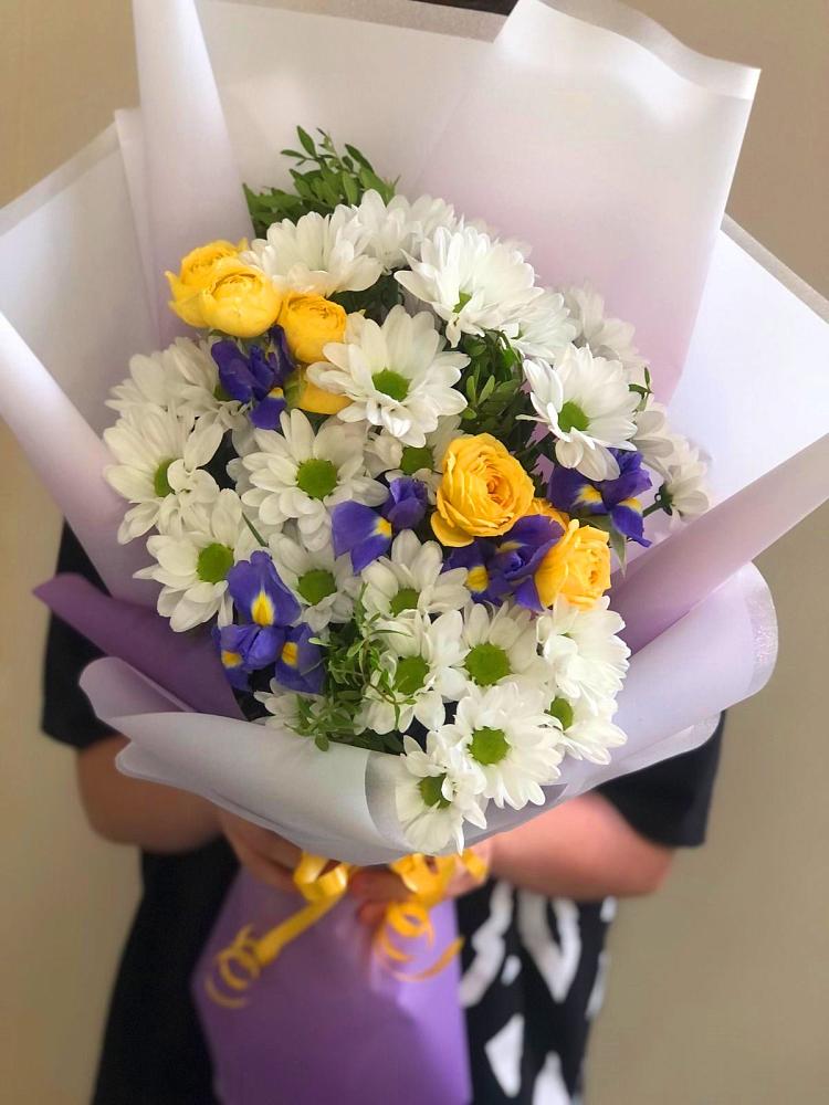 Букет цветов из: Ирисы, Хризантемы и Розы в Мордвес