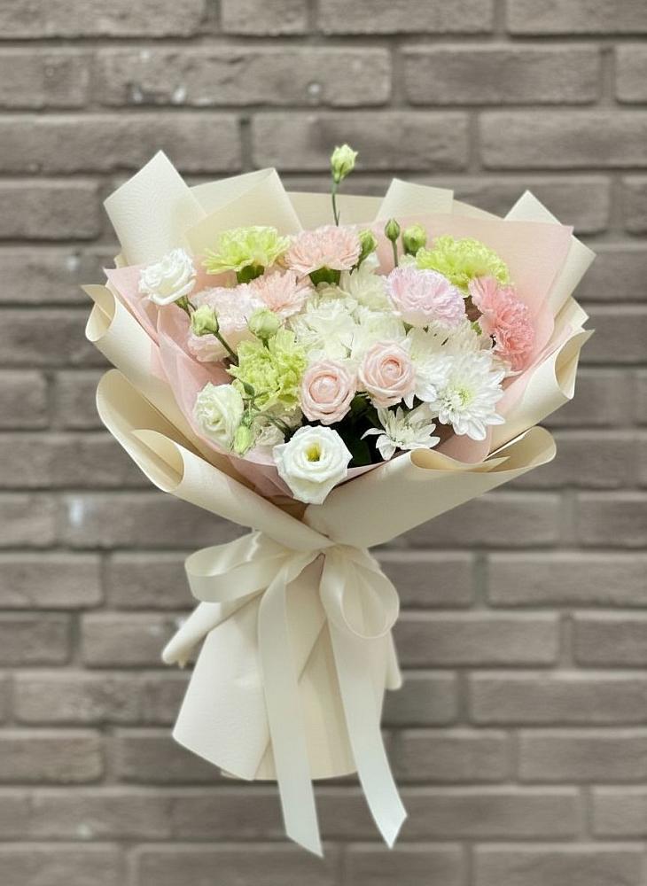 Букет цветов из: Гвоздики, Розы, Лизиантусы и Хризантемы в Мордвес