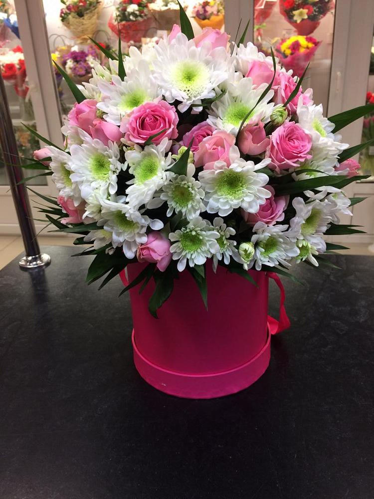 Цветочная композиция из Розы и Хризантемы в шляпной коробке в Мордвес