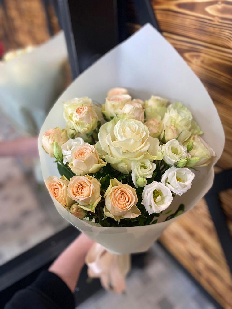 Букет цветов из: Розы и Лизиантусы в Мордвес